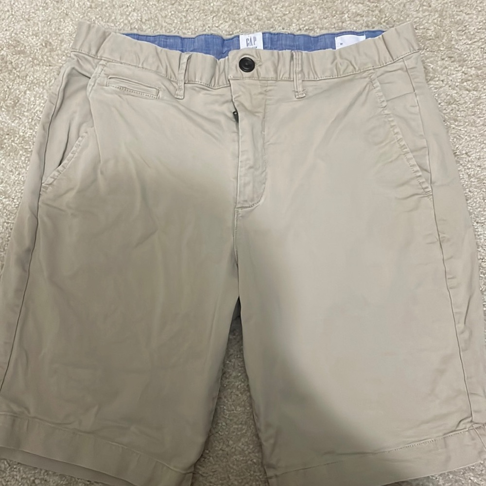 Gap 31 7 inch Men’s Khaki Shorts